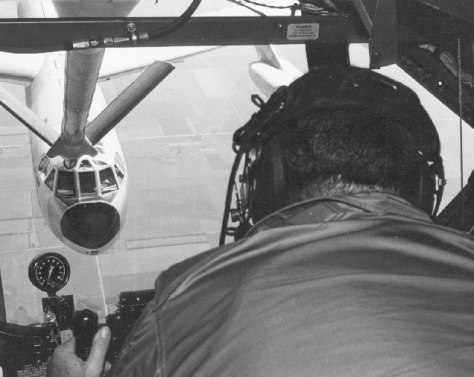 B52 in Refueling position
